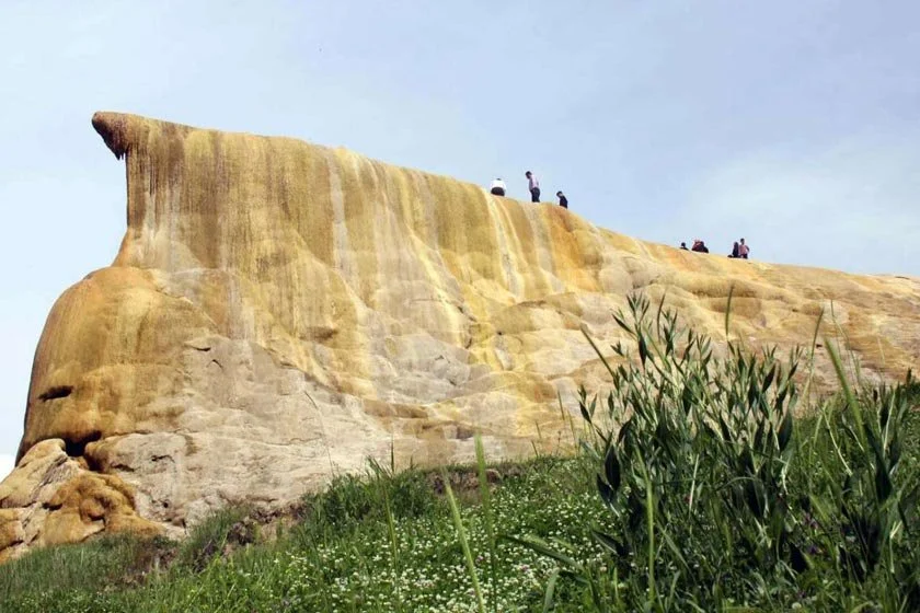 چشمه کانی گراوان