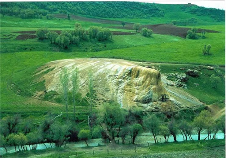 چشمه کانی گراوان
