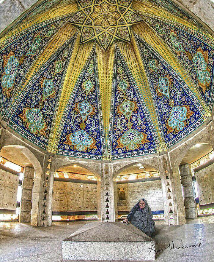 آرامگاه باباطاهر عریان همدانی