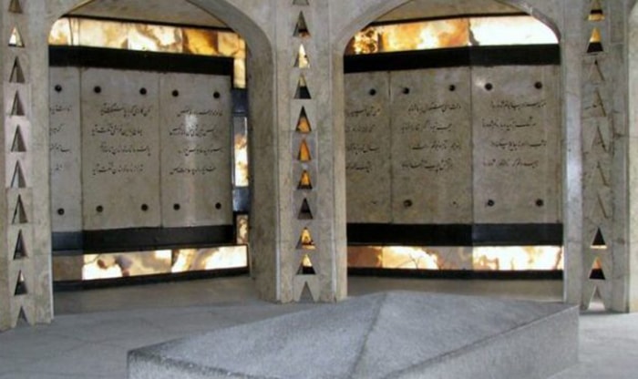 آرامگاه باباطاهر عریان همدانی