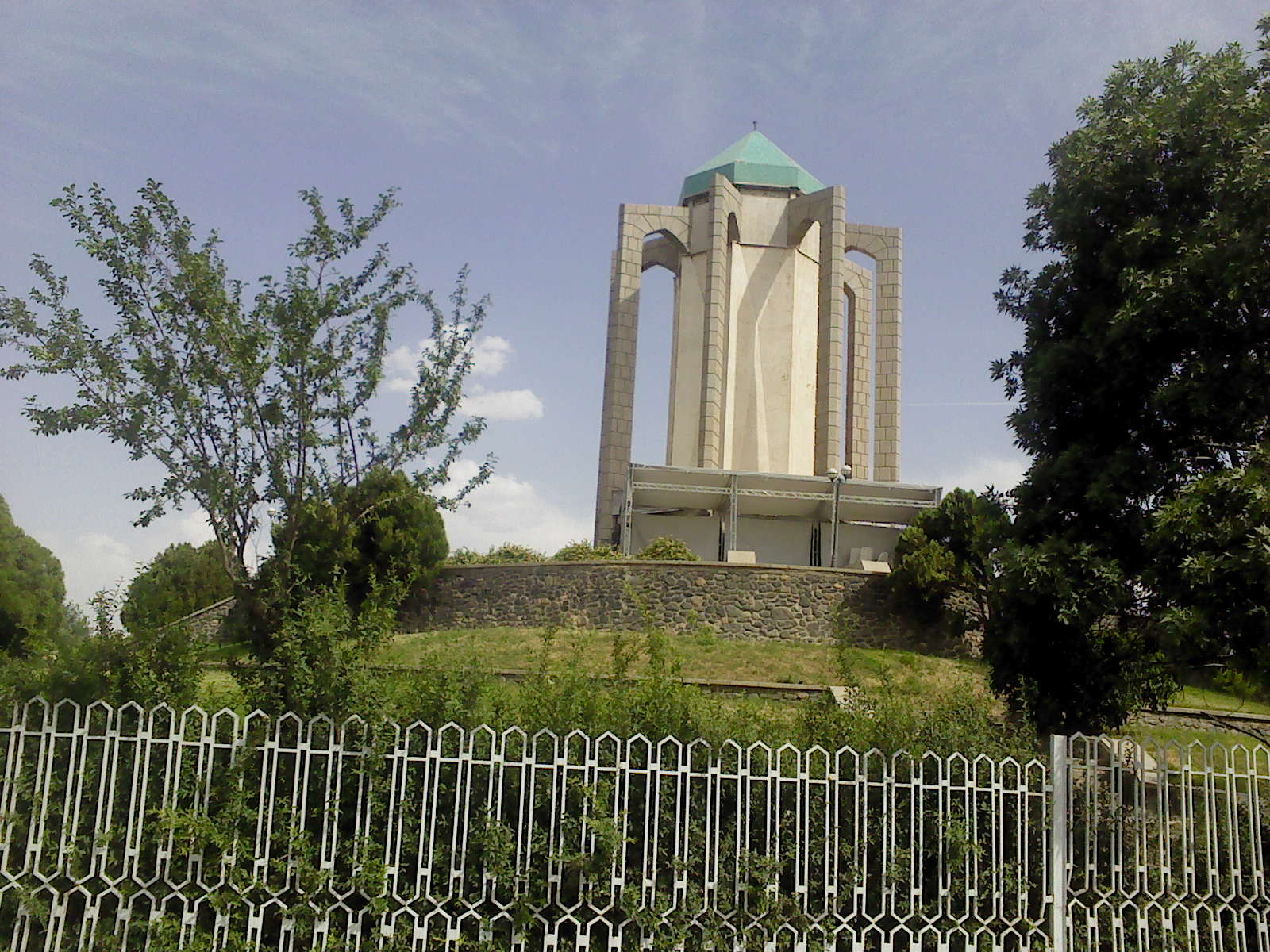 آرامگاه باباطاهر عریان همدانی