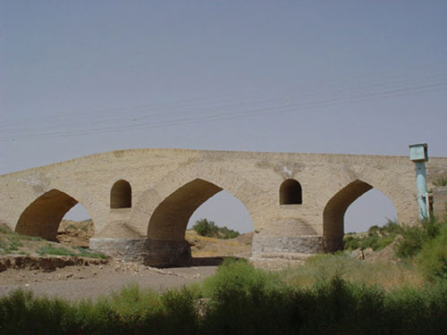 آدرس پل شاه عباسی قزوین پل شاه عباسی در استان قزوین، و در ۳۷ کیلومتری جاده قزوین- بوئین زهرا و در ۱۰ کیلومتری جنوب کاروانسرای محمدآباد بر روی رودخانه شور قرار دارد.
