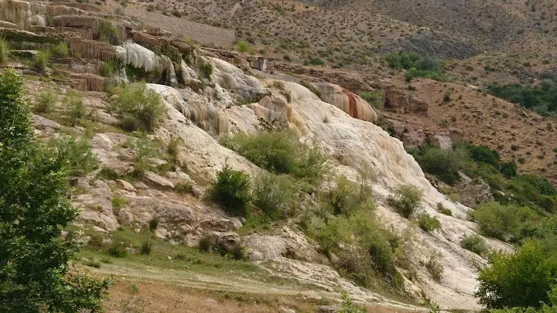 چشمه آب معدنی سنگرود چشمه آب معدنی سنگرود