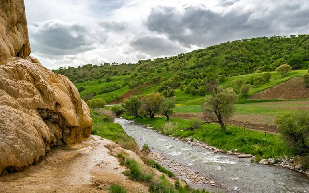 چشمه کانی گراوان