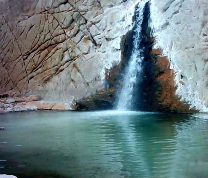 توف نمکی آبشار توف نمکی 