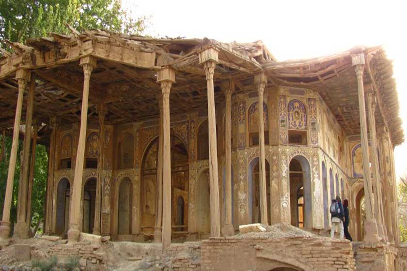 کاخ سرهنگ آباد زواره 