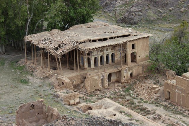 کاخ سرهنگ آباد زواره 