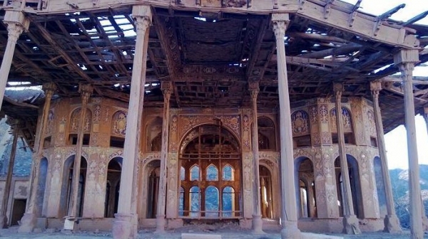 کاخ سرهنگ آباد زواره 