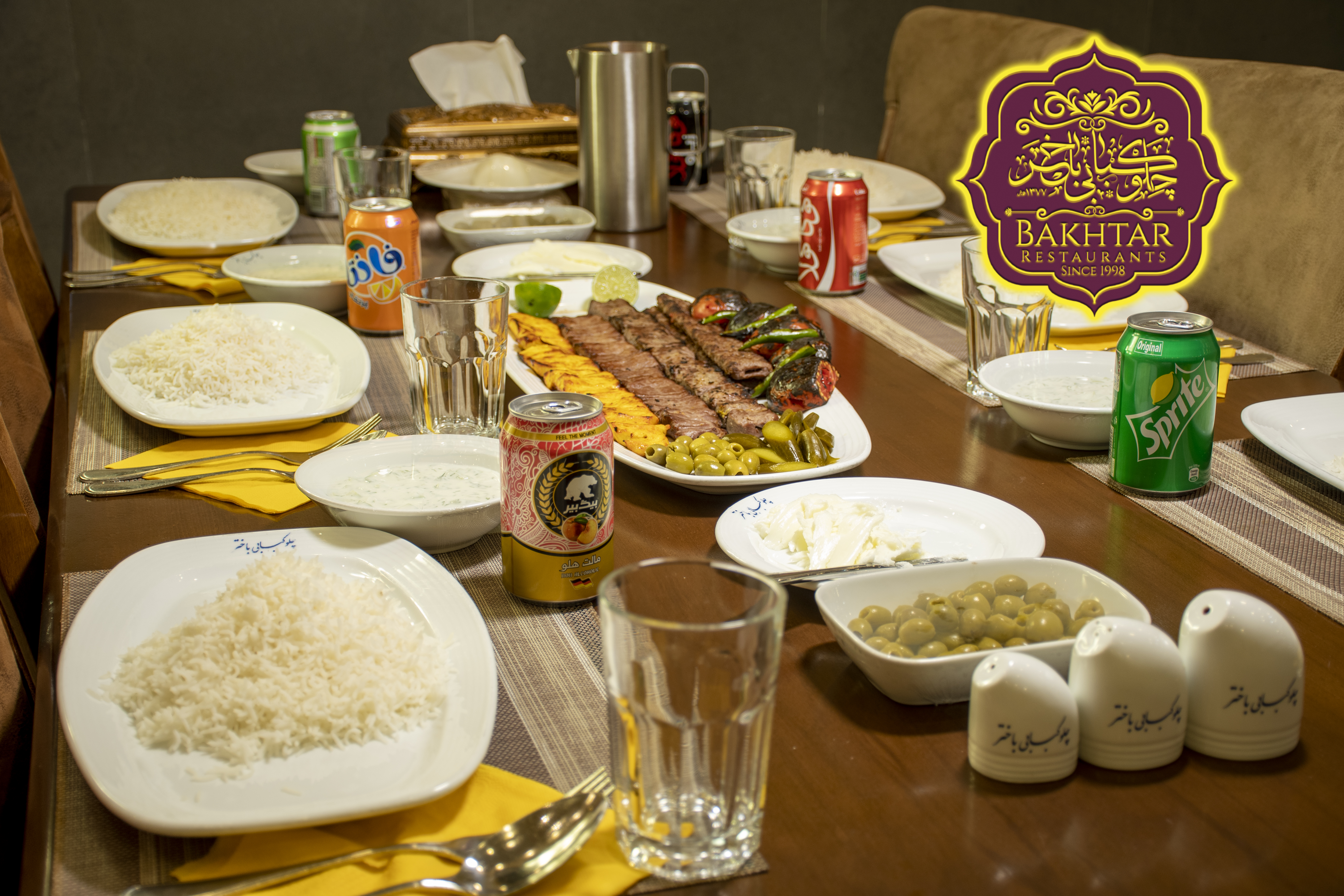 میز رستوران باختر