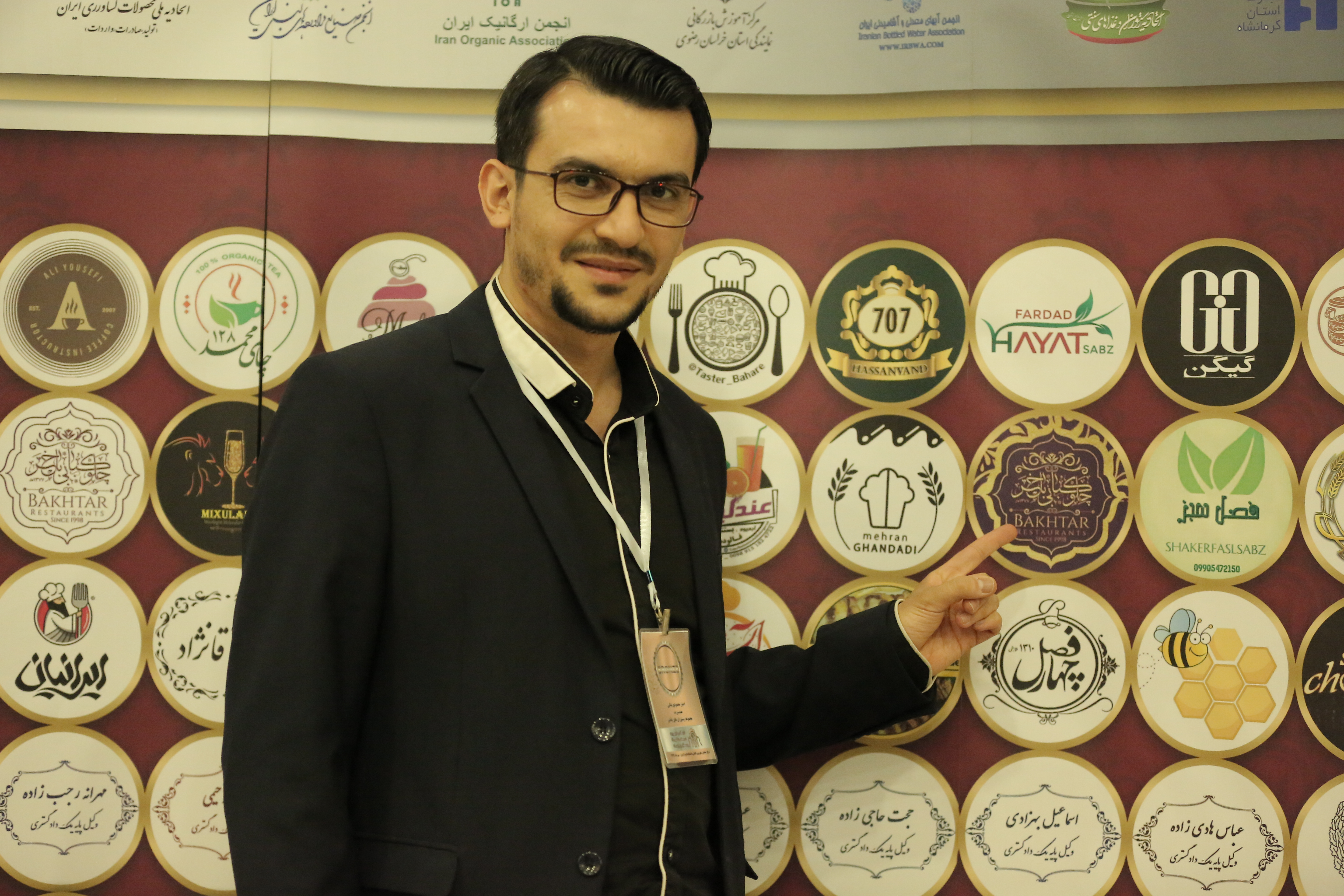 مدیر رستوران باختر