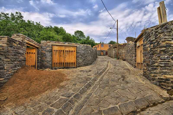 روستای سنگی سیمین ابرو