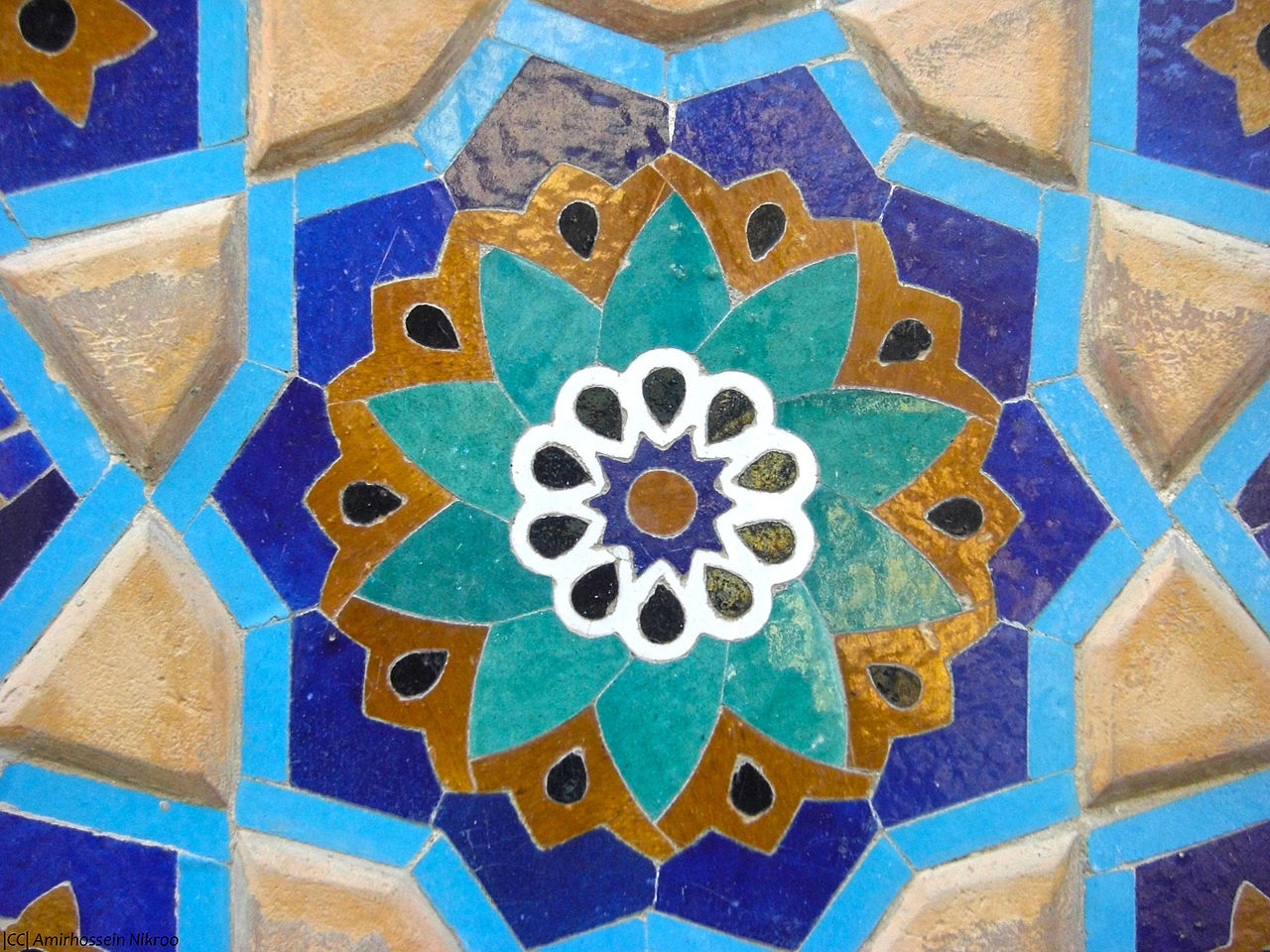 مسجد هفتادو دو تن مشهد