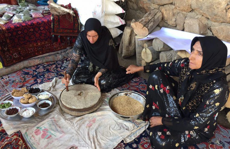 اقامتگاه بوم گردی آرتین دینور اقامتگاه بومگردی آرتین دینور