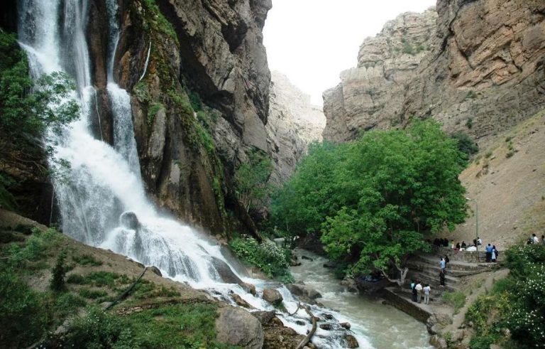 جاهای دیدنی خرم آباد در بهار (15 جاذبه گردشگری) آبشار نوژیان از جاهای دیدنی خرم آباد جاهای دیدنی خرم آباد در بهار (15 جاذبه گردشگری)
