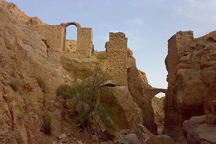 پل آب بر (ترناو) از جاهای دیدنی بیرجند جاهای دیدنی بیرجند در بهار (40 جاذبه گردشگری)