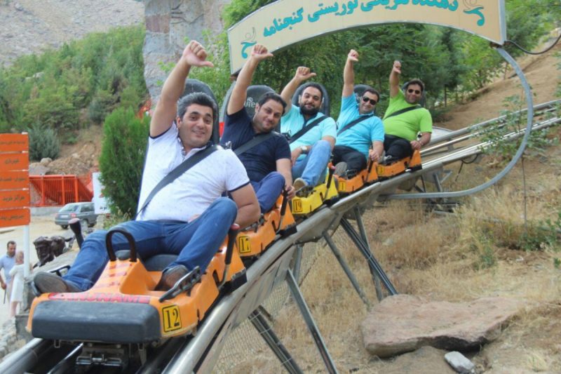 سورتمه ریلی گنج نامه 20 جای دیدنی همدان در تابستان