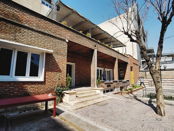 کافه عمارت روبهرو تهران کافه عمارت روبهرو تهران کافه عمارت روبهرو تهران