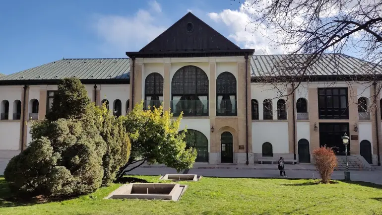 کاخ صاحبقرانیه تهران