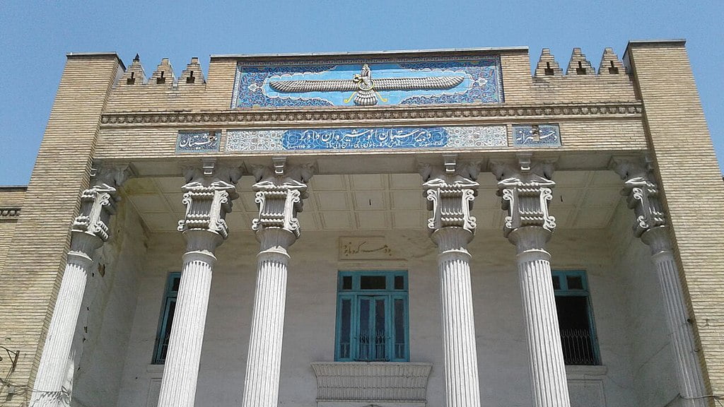 دبیرستان انوشیروان دادگر  دبیرستان انوشیروان دادگر تهران