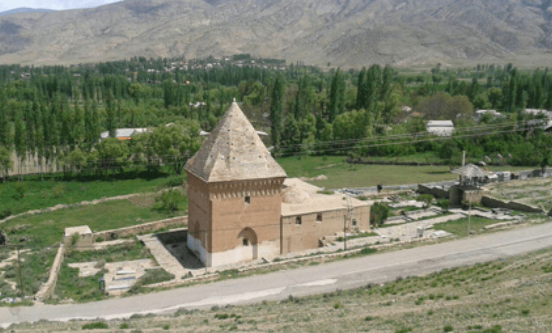 بنای طاهر و مطهر کجور