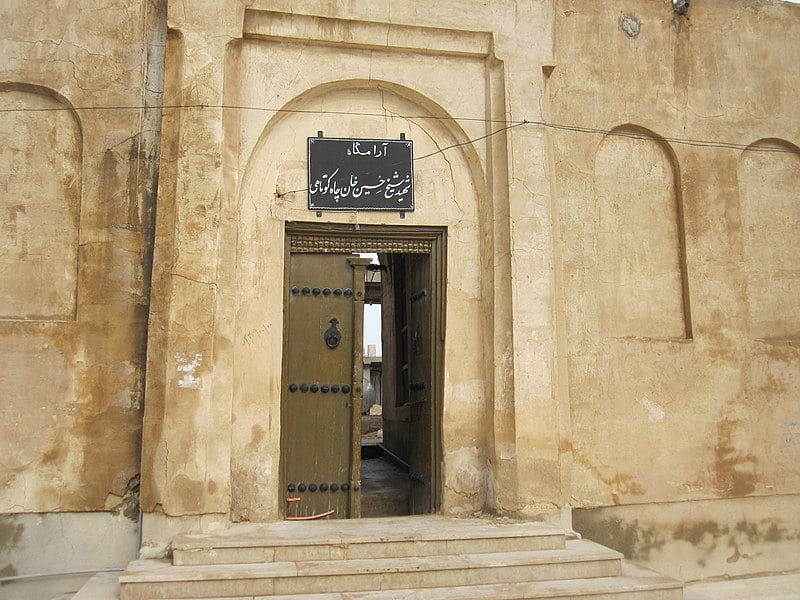 مقبره ی شیخ حسین خان چاهکوتاهی بوشهر مقبره ی شیخ حسین خان چاهکوتاهی بوشهر