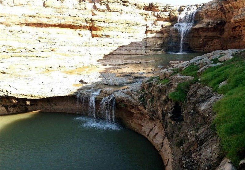 آبشار زیبا و رویایی چشمه گوش آبشار چشمه گوش آبشار زیبا و رویایی چشمه گوش