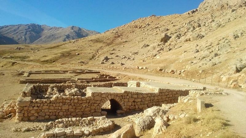 طاق سنگی جونقان  طاق سنگی جونقان