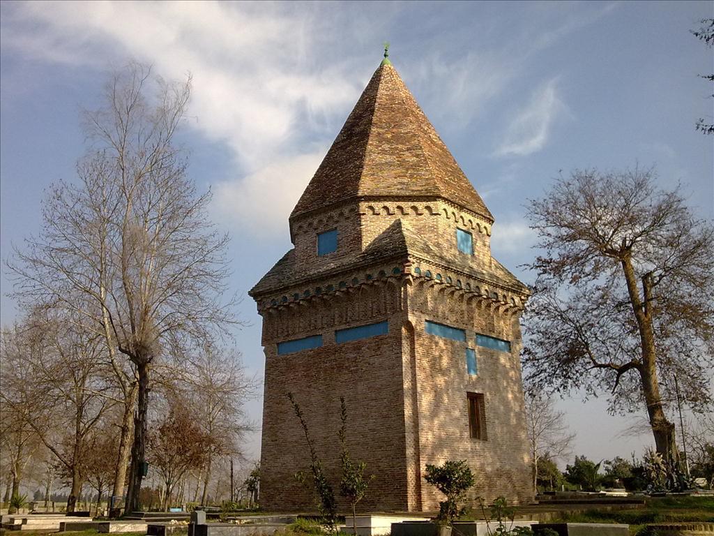 برج مقبره‌ی زرین‌نوا