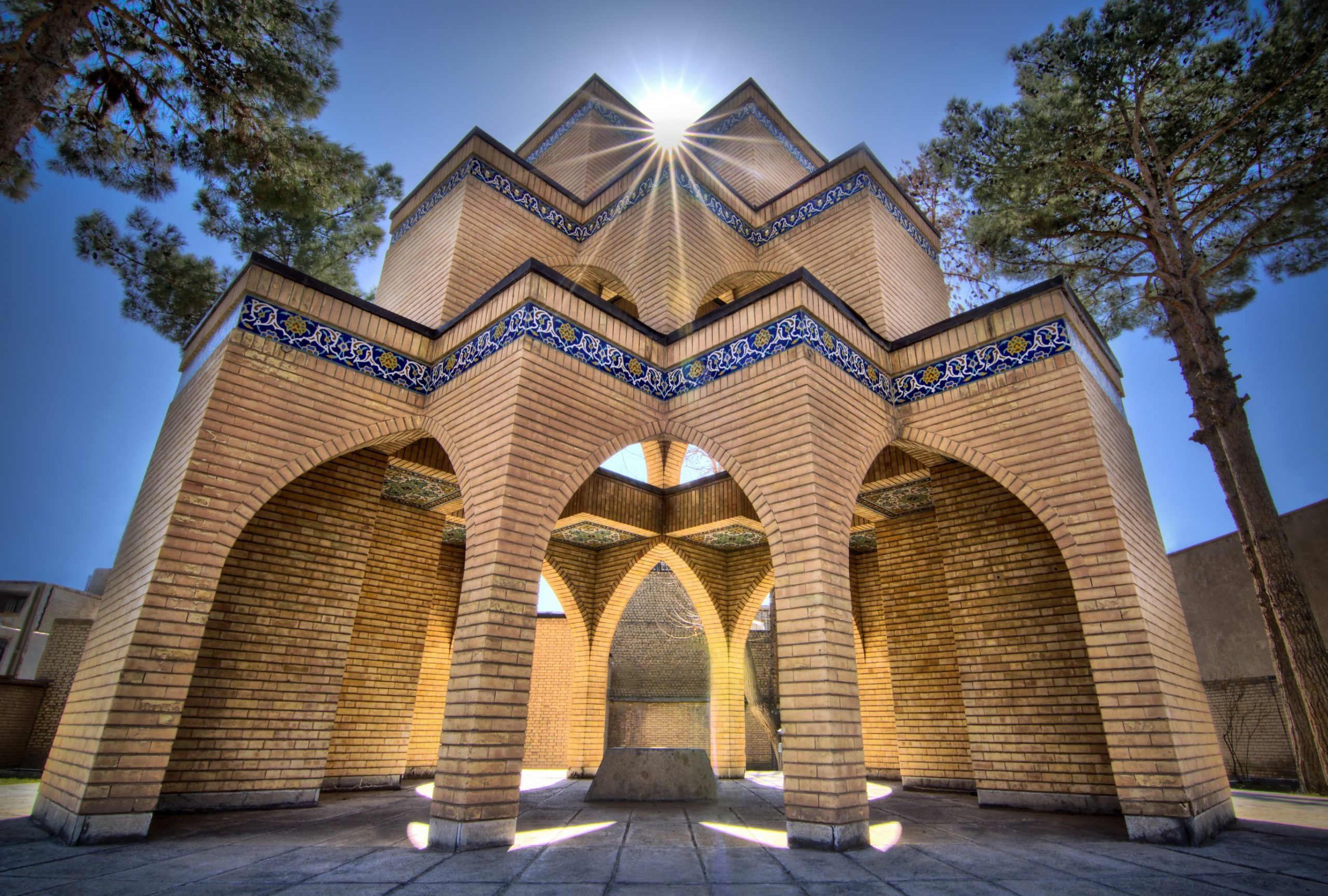 بنای یادبود ملاحسین کاشفی بنای یادبود ملاحسین کاشفی