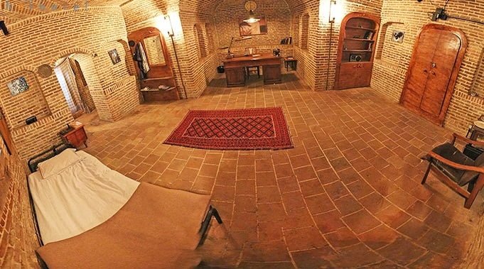 اتاق فرار نجات شهر در عمارت تاریخی دبیرالملک اتاق فرارهای ترسناک و هیجان انگیز در ایران!