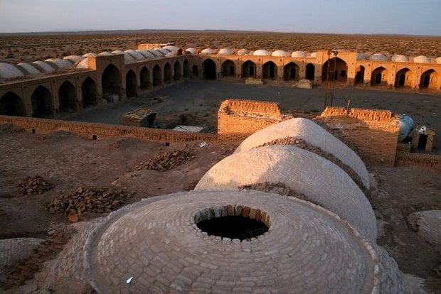 کاروانسرای دیر گچین قم کاروانسرای دیر گچین قم کاروانسرای دیر گچین قم