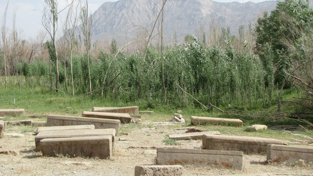 روستای سیرک شهرکرد گورستان ارامنه روستای سیرک شهرکرد