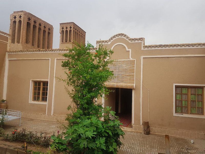اقامتگاه بومگردی عارف و ماهرخ 