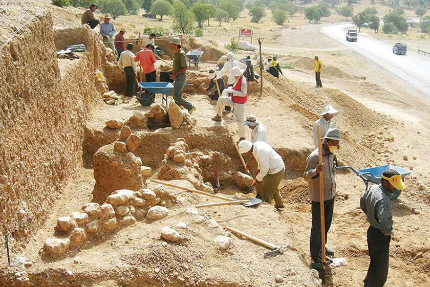 مدرسه الیزابت در دامنه دنا