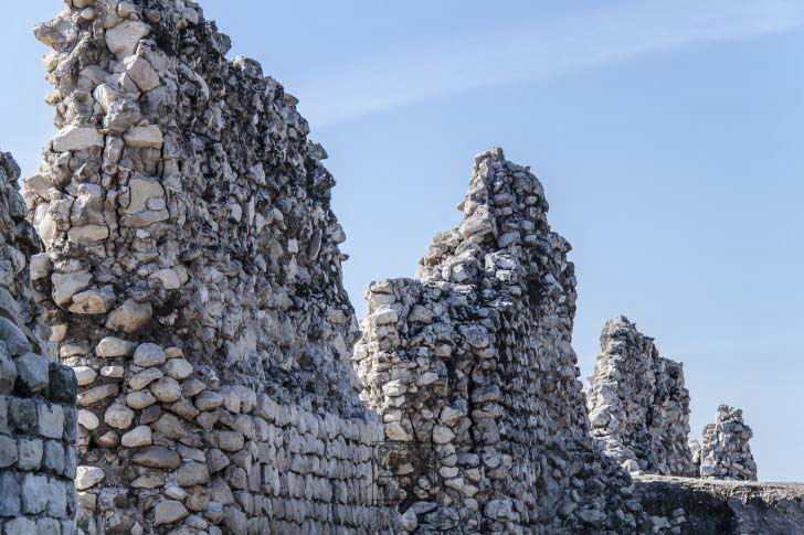 سربازخانه بیشاپور
