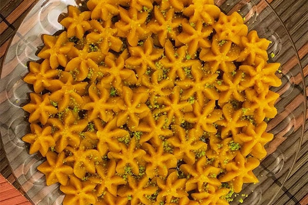 حلوای شیر زعفرانی 