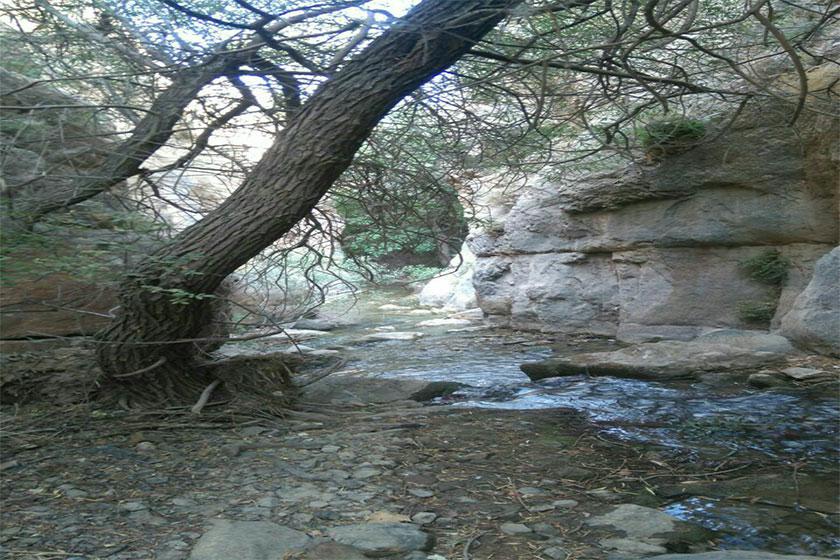 رودخانه آب کمر 