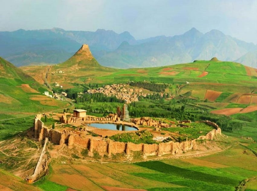 دریاچه گنج تخت سلیمان