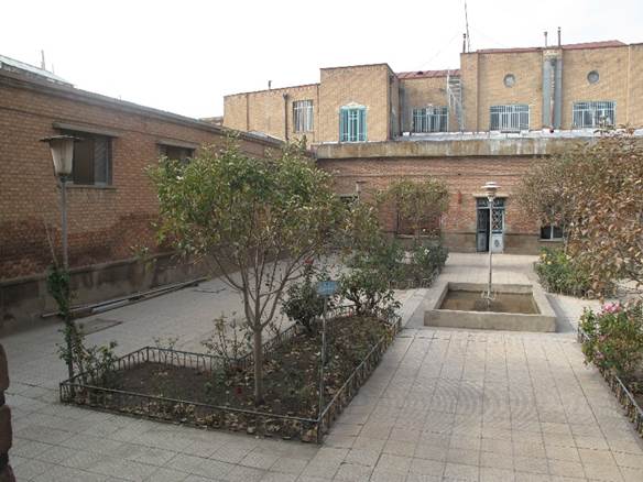 کارگاه قدیمی فرش بافی جوان تبریز 
