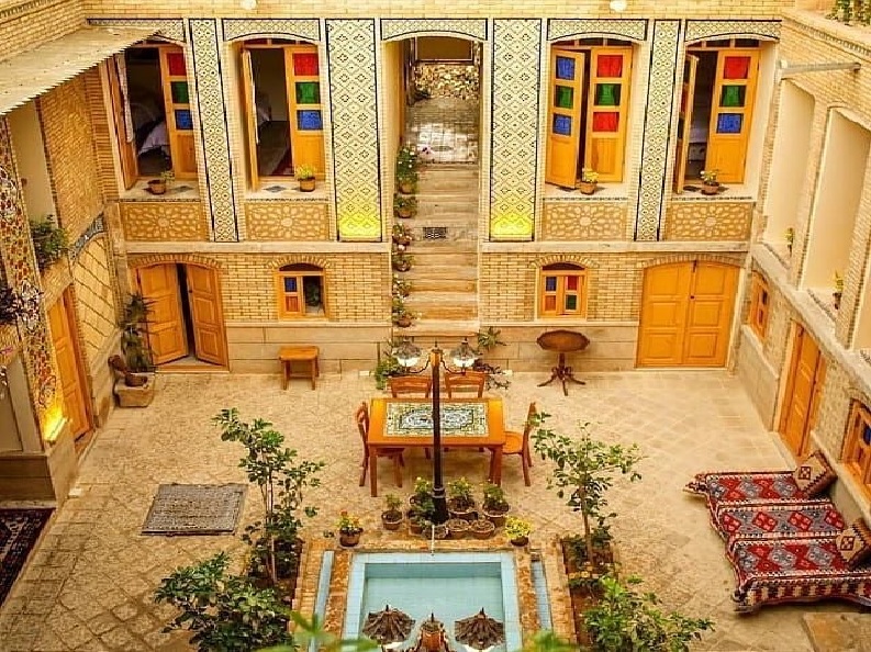 اقامتگاه بوم گردی سرای همایونی شیراز