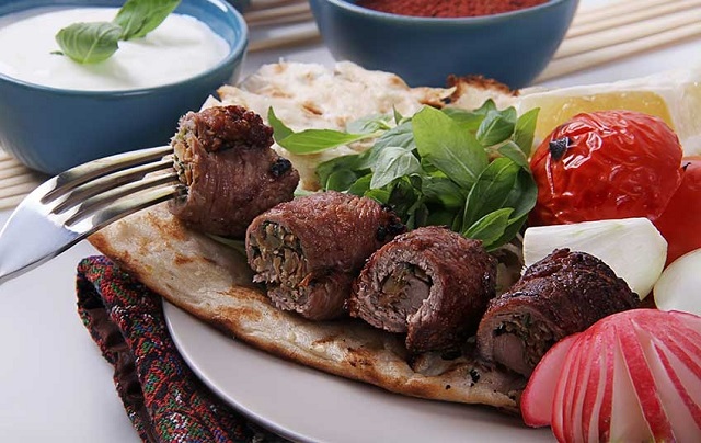 رولت کباب ساده با گوشت فیله در تابه
