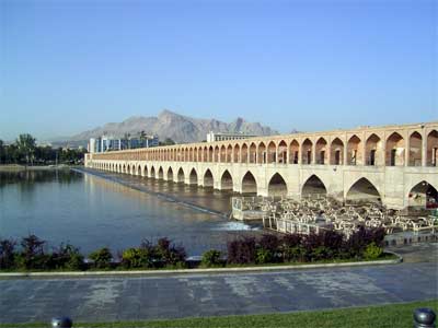 سی و سه پل 