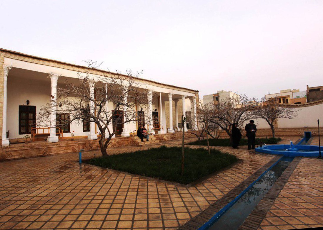 موزه عمارت باغ امیر سمنان