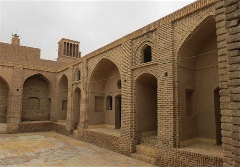 میدان خان بافق 