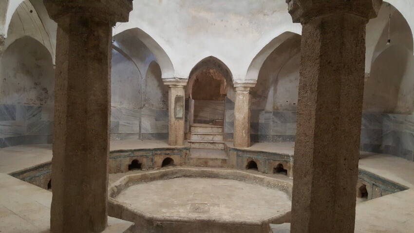 حمام تاریخی برزک