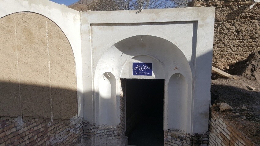 حمام تاریخی برزک