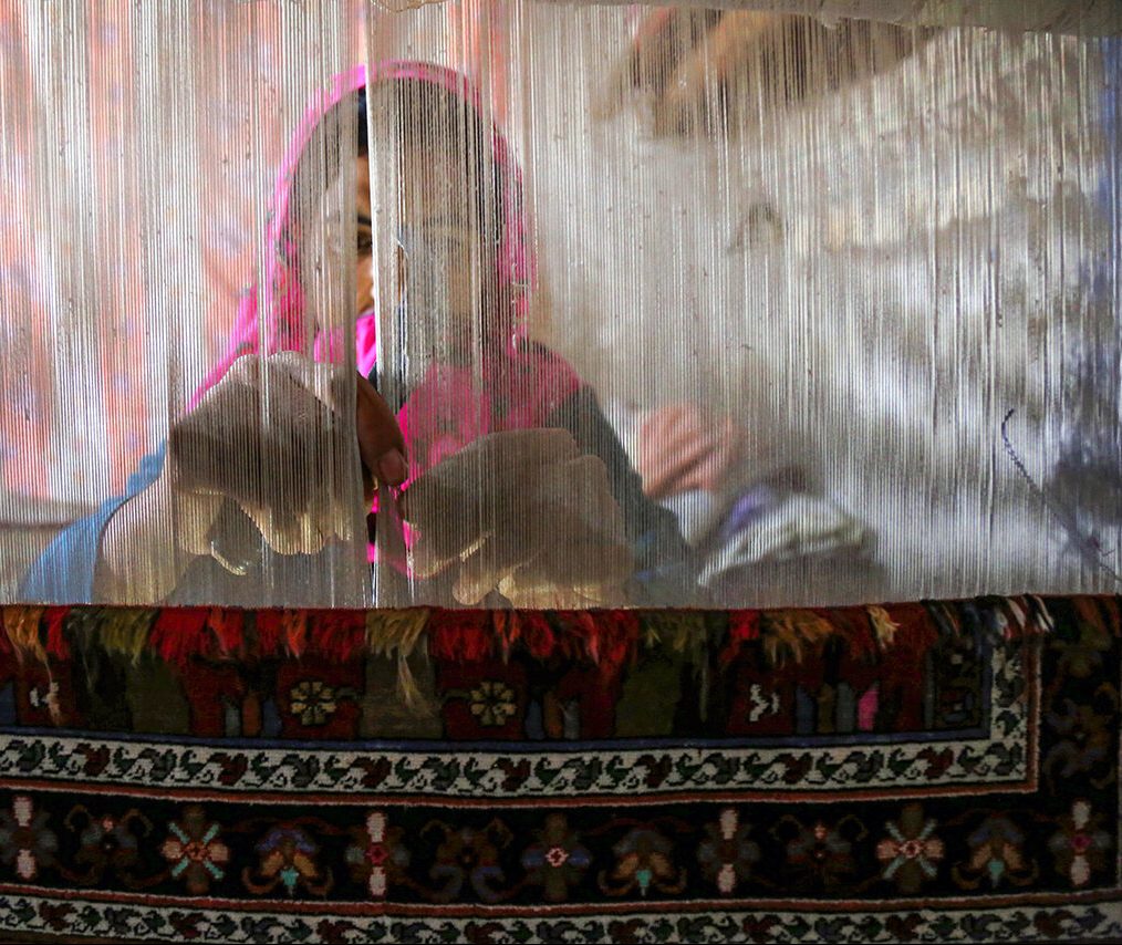 سوزن‌دوزی و ابریشم‌بافی