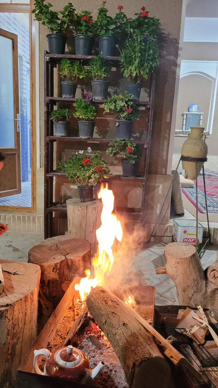 اقامتگاه و عمارت سنتی شاباز ورزنه