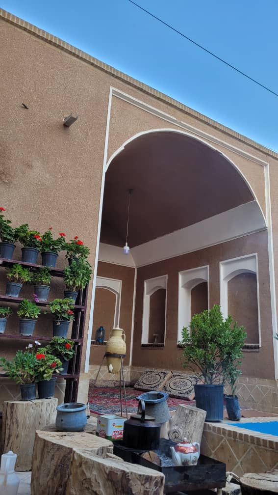 اقامتگاه و عمارت سنتی شاباز ورزنه