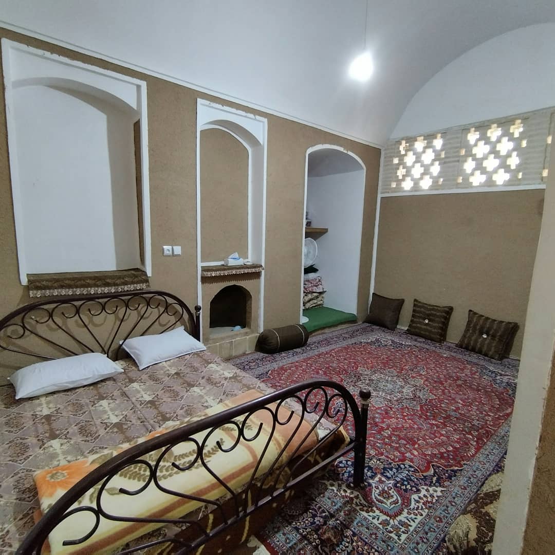 اقامتگاه وسوئیت عمارت سنتی شاباز ورزنه